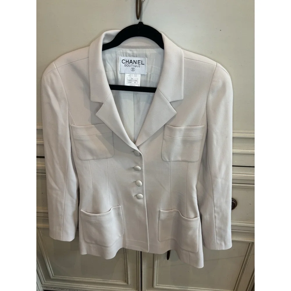 Chanel Boutique Vintage 1997 Cruise Collection Beige Blazer Buttons Size 38 Wool